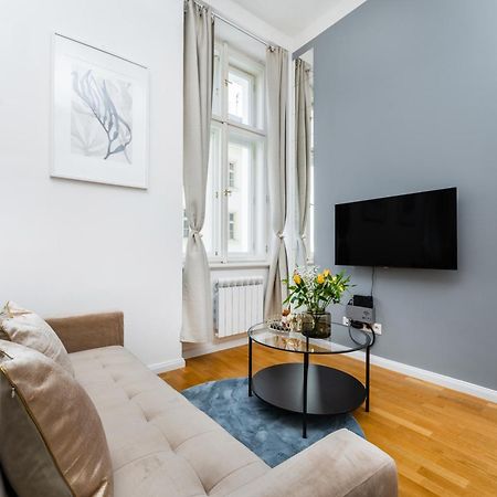 Anytime Holiday- Muzeum Apartments Praha Bagian luar foto