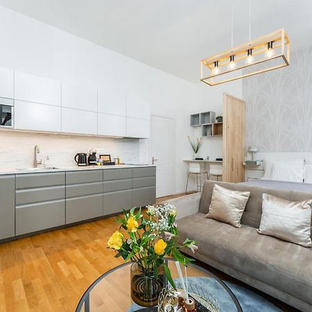 Anytime Holiday- Muzeum Apartments Praha Bagian luar foto